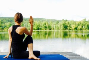 yoga is een manier om dieper gelegen stress te verminderen